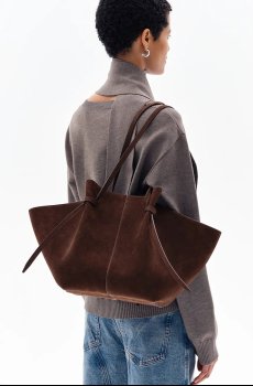 Замшевая сумочка Yuzefi LARGE MOCHI