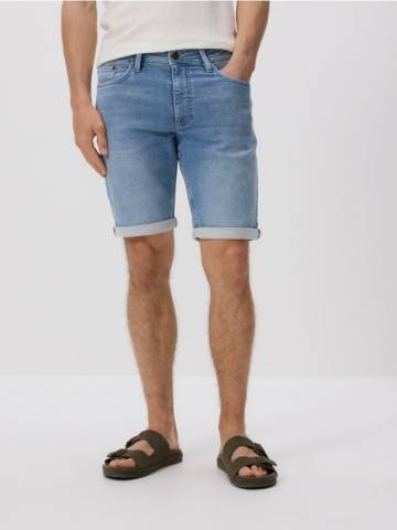 Reserved - Шорти slim fit зі складками - синій - 8572H-50J