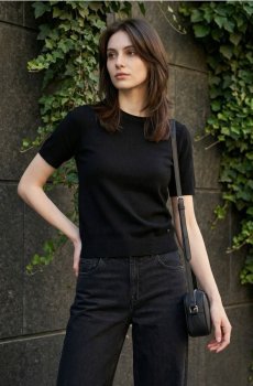 Светр-блузка - чорний