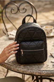 Стьобаний рюкзак зі штучної шкіри - чорний