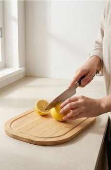 Бамбукова дошка для нарізання з ручкою - коричневий