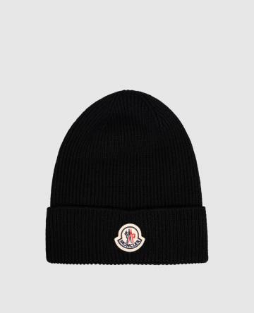 Черная шапка из шерсти с логотипом