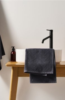 Рушник із жакардовим візерунком - темно-сірий