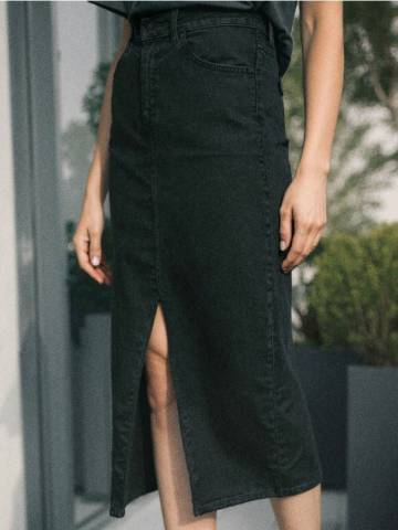 Джинсова мідіспідниця з розрізом - чорний