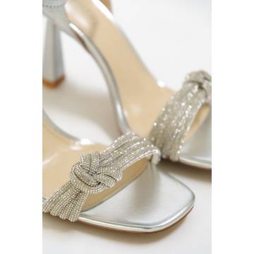 Босоніжки зі стразами срібні Estro ER00113335