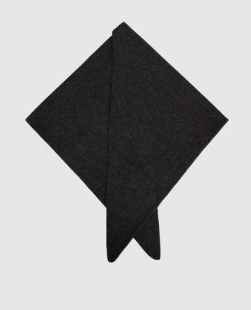 Серый бактус из кашемира