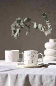 Чашка з квітковим принтом - рожевий