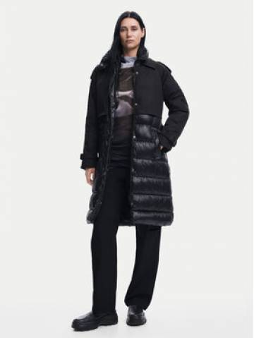 Desigual Пуховик Estocolmo 24WWEW92 Чорний Regular Fit Desigual Пуховик Estocolmo 24WWEW92 Чорний Regular Fit