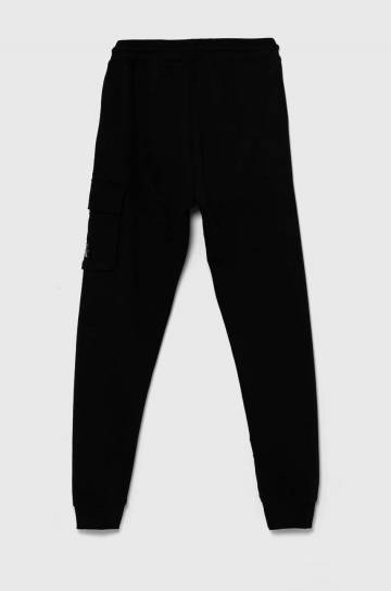 Детские хлопковые штаны Calvin Klein Jeans BADGE CARGO RELAXED цвет чёрный однотонные IB0IB02199 Детские хлопковые штаны Calvin Klein Jeans BADGE CARGO RELAXED цвет чёрный однотонные IB0IB02199