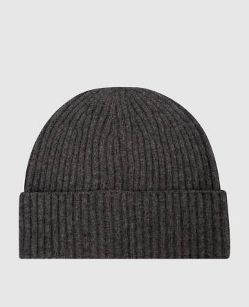 Серая шапка из кашемира в рубчик