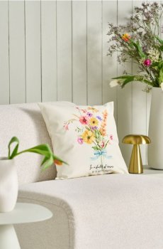 Наволочка з квітковим візерунком - кремовий