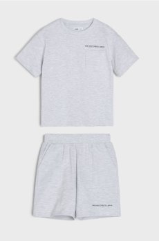 Комплект із футболки з шортами - сірий