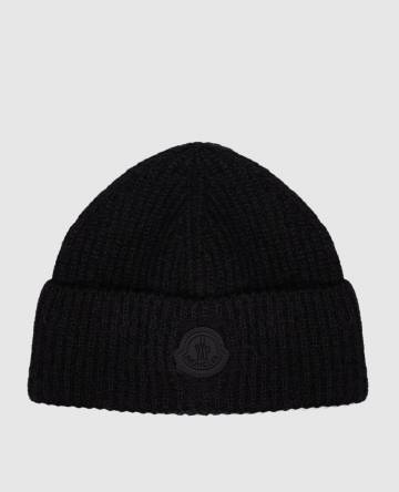 Черная шапка с шерстью с логотипом