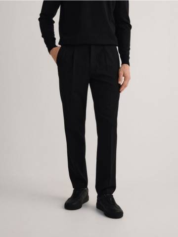 Reserved - Штани slim зі стрілками - чорний - 137EG-99X Reserved - Штани slim зі стрілками - чорний - 137EG-99X