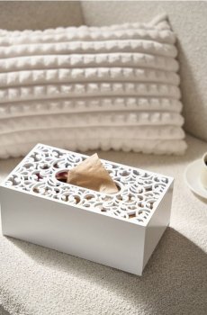 Ажурна коробка для серветок - білий