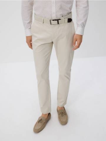 Reserved - Штани-чиноси slim fit із ременем - бежевий - 626DT-08X