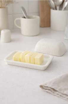 Керамічна маслянка з рифленням - кремовий