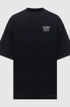Черная футболка с контрастным принтом