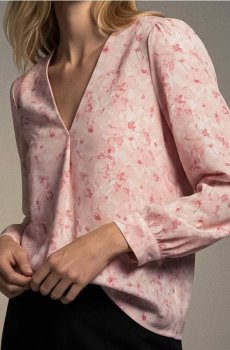 Блузка-сорочка з V-подібним вирізом - пастельний рожевий