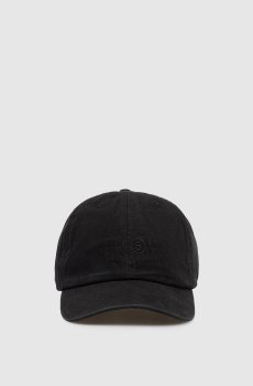 Черная кепка с логотипом