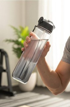 Пляшка для води з мірною шкалою та ручкою - чорний