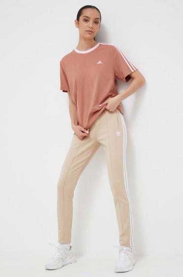 Хлопковая футболка adidas цвет коричневый Хлопковая футболка adidas цвет коричневый