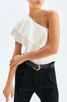 Ремінь з золотистою пряжкою - чорний