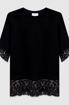 Черная футболка с кружевом