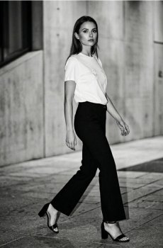 Футболка з нашивками - кремовий