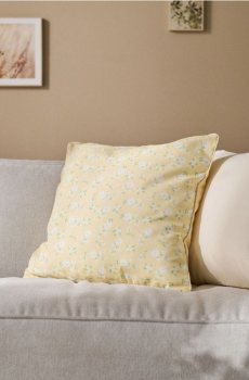 Наволочка з квітковим візерунком - світло-жовтий