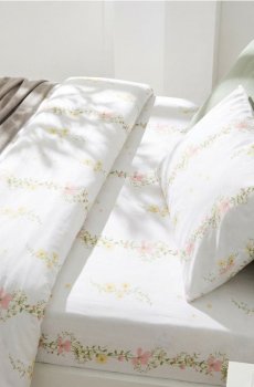 Бавовняне простирадло на резинці з квітковим мотивом - кремовий