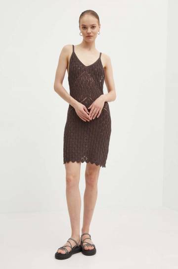 Платье Superdry цвет коричневый mini облегающее W8011606A-8PZ Платье Superdry цвет коричневый mini облегающее W8011606A-8PZ