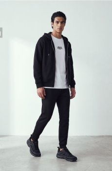 Кофта comfort fit на блискавці з капюшоном - чорний