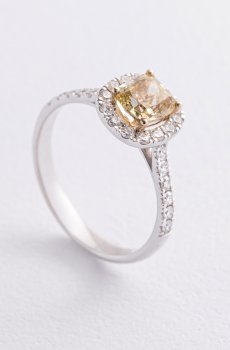 Золотое кольцо с бриллиантами 244631123