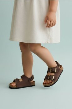 Босоніжки на високих підборах з пряжками - коричневий