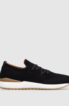 Черные кроссовки