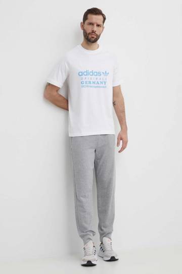 Хлопковая футболка adidas Originals мужская цвет бежевый с принтом IR9634 Хлопковая футболка adidas Originals мужская цвет бежевый с принтом IR9634