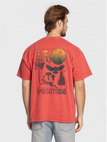 BDG Urban Outfitters Футболка 75326470 Червоний Regular Fit BDG Urban Outfitters Футболка 75326470 Червоний Regular Fit