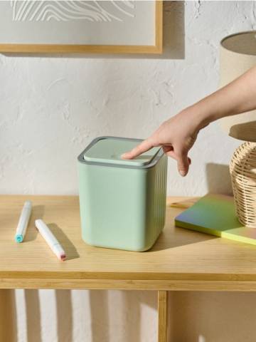Сміттєвий бак з кришкою - блідо-зелений Сміттєвий бак з кришкою - блідо-зелений