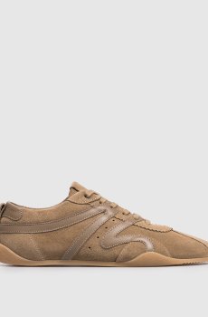 Бежевые замшевые кроссовки с логотипом