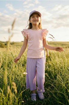 Футболка з трикотажу в рубчик - рожевий