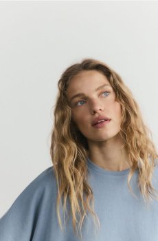 Reserved - Футболка оверсайз з модаллю - блідо-блакитний - 6889V-05X