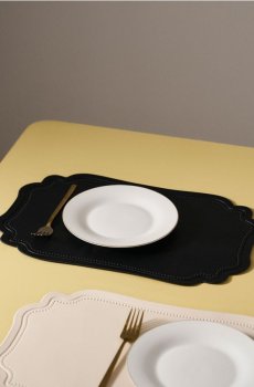 Серветка на стіл з екошкіри - чорний