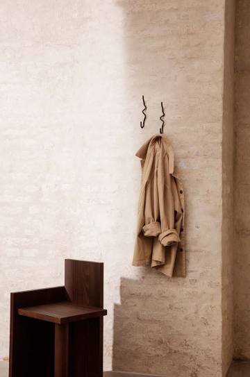 Настенная вешалка ferm LIVING Curvature Hook M Настенная вешалка ferm LIVING Curvature Hook M
