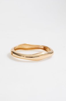 Золотистий браслет заокругленої форми