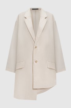 Бежевый жакет асимметричного кроя