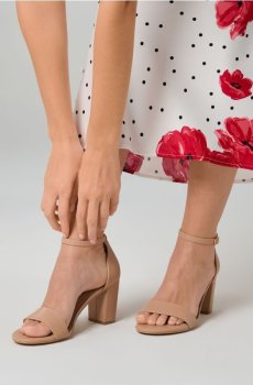 Босоніжки на стовпчастому підборі зі шкіряною устілкою - бежевий
