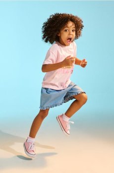 Бавовняна футболка з малюнком кота - пастельний рожевий