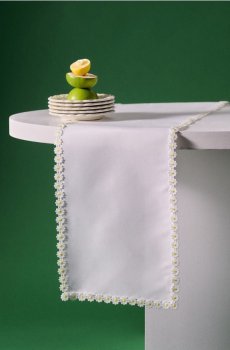 Весняний столовий бігунок з мереживною обробкою з ромашками - білий