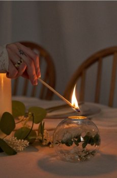 Свічник скляний з сухими квітами - різнобарвний